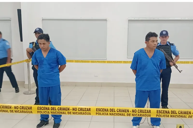 Dan de baja a dos policías tras muerte de un joven