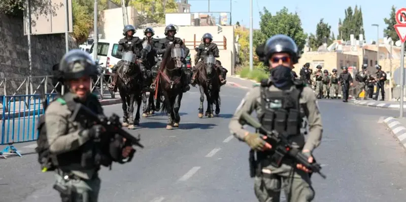 Israel arresta a 17 palestinos tras una noche de redadas y ataques en Cisjordania