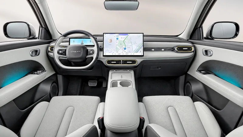 375 litros de maletero, 4,2 metros y 400 km de autonomía: el primer coche eléctrico de EBRO empieza a asomar la patita