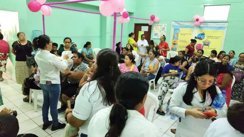 Más de 500 mujeres reciben atención gratuita en feria de salud en Ocotal