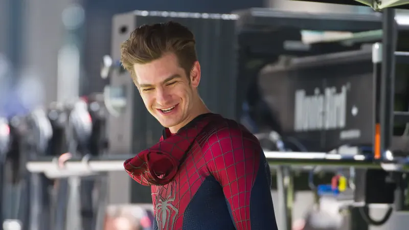 Andrew Garfield propone que se haga una versión de “Spider-Man gay” y estos son sus argumentos