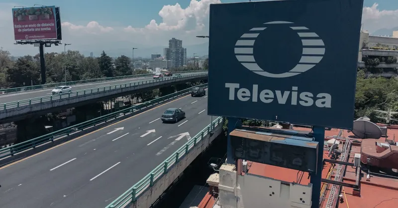 Acciones de Televisa se desploman ante próxima salida del principal índice de la Bolsa Mexicana