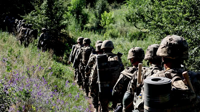 Soldados ucranianos quemaron a sus compañeros al retirarse de la región de Sumi, informan las fuerzas de seguridad rusas