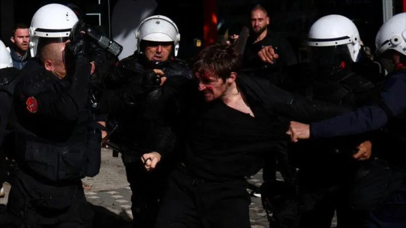 Protesta estudiantil en Albania desata violentos enfrentamientos con Policía