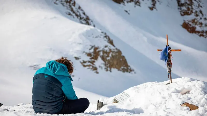 En 1972 pasaron 72 días atrapados en la nieve: 54 años después una serie documental cuenta por primera vez qué pasó después