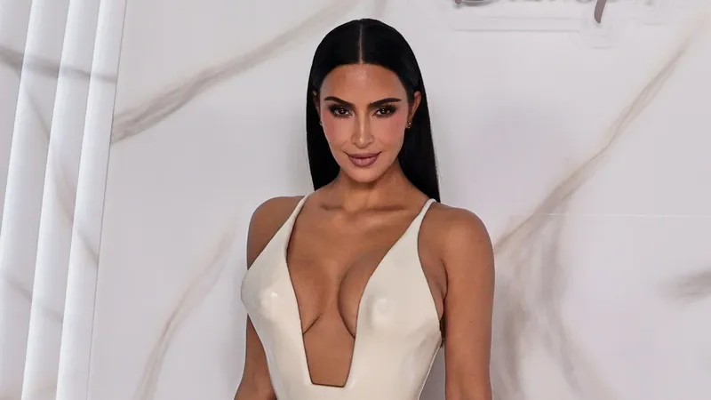 Kim Kardashian conquista la CDMX con un 'look' sofisticado y atrevido