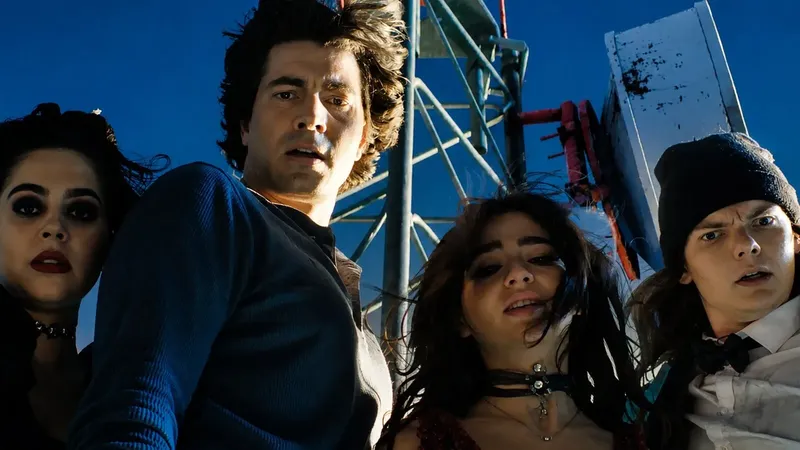 Movistar Plus estrena mañana una película de ciencia ficción inspirada en Parque Jurásico y Tiburón