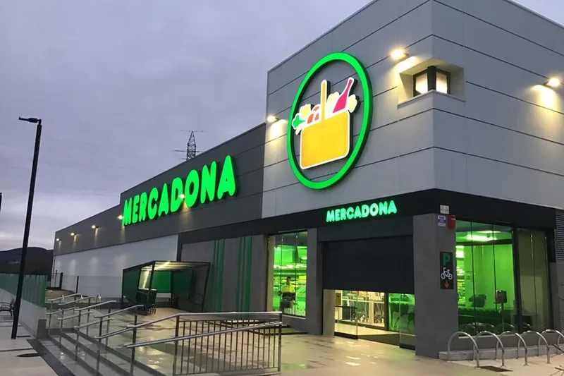 La hostelería cuestiona los platos preparados de Mercadona y la clientela avisa: “También habría que prohibir los bares que te venden la comida del Mercadona como casera”