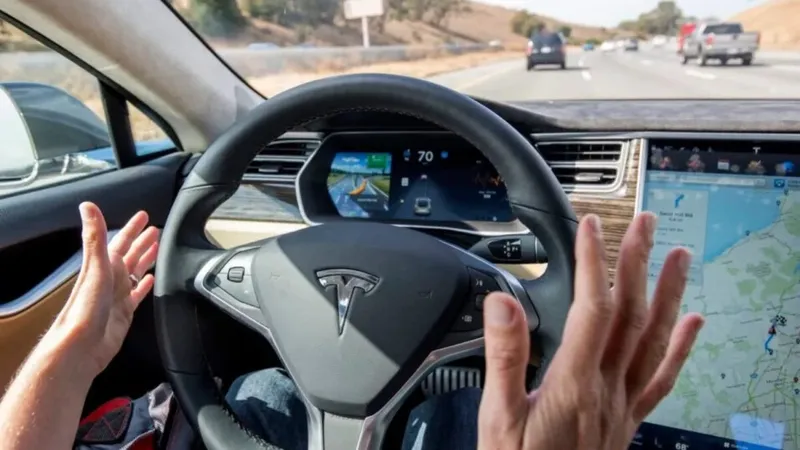 El viejo y conocido truco de “no era yo quien conducía” no fue excusa para que el conductor del Tesla eludiera la multa