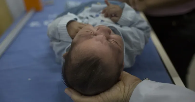 Nacen más niños en Colombia, pero el país sigue lejos del relevo generacional: la señal detrás de las cifras del DANE
