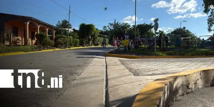 La Libertad entrega dos nuevas calles adoquinadas en el barrio Nueva Esperanza