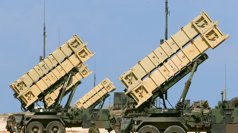 Irán impacta sistemas Patriot y otros blancos de EE.UU. en Kuwait