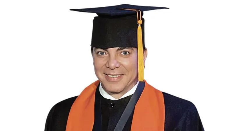 Cristian Castro se graduó de la prepa, sueña con una carrera universitaria y retoma su lado rockero con La Esfinge