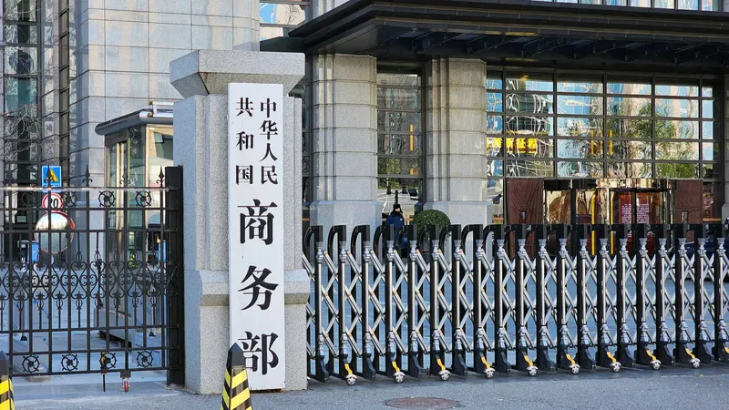 China insta a Francia y Alemania a defender la cooperación abierta y el libre comercio