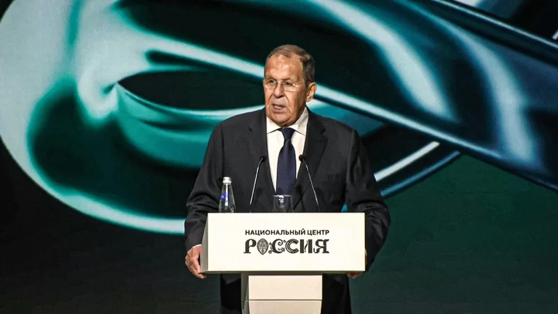 Lavrov: Occidente utiliza la desinformación como arma política