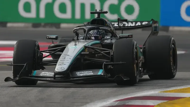 Russell domina y dudas para el líder antes de la 'qualy' sprint en Singapur; Alonso, en una pelea muy igualada