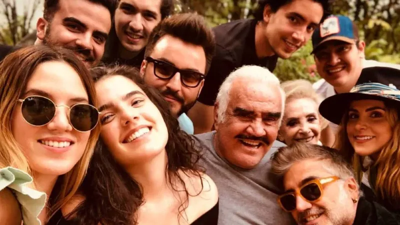 Homenaje a ‘Chente’ FRACTURA A LA FAMILIA: ahora hijo de Vicente Jr. reclama que también lo excluyeron