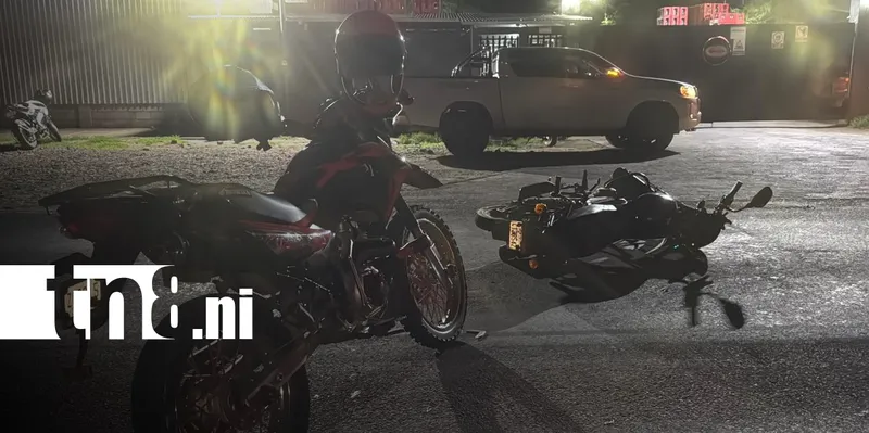 Dos lesionados tras colisión entre motocicletas en carretera Juigalpa–El Rama