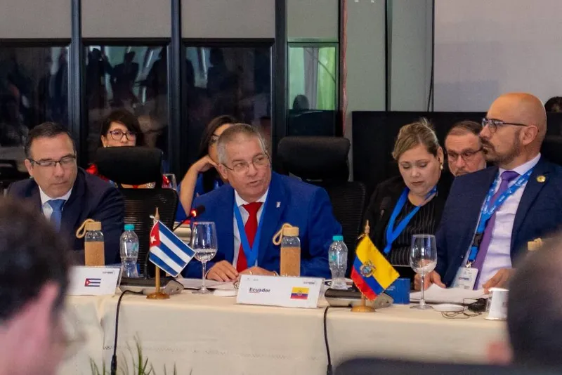 Cuba defiende integración energética y recibe premio en Dominicana