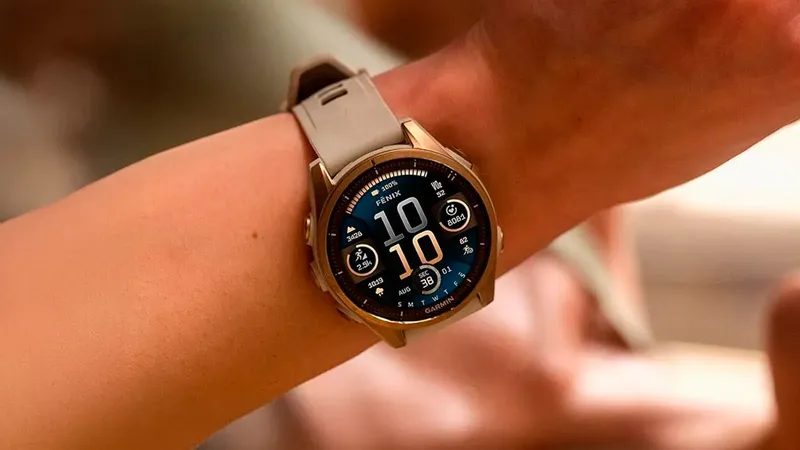 Garmin se une al Prime Day: Amazon rebaja uno de los relojes de alto rendimiento más potentes de la marca e incluye linterna