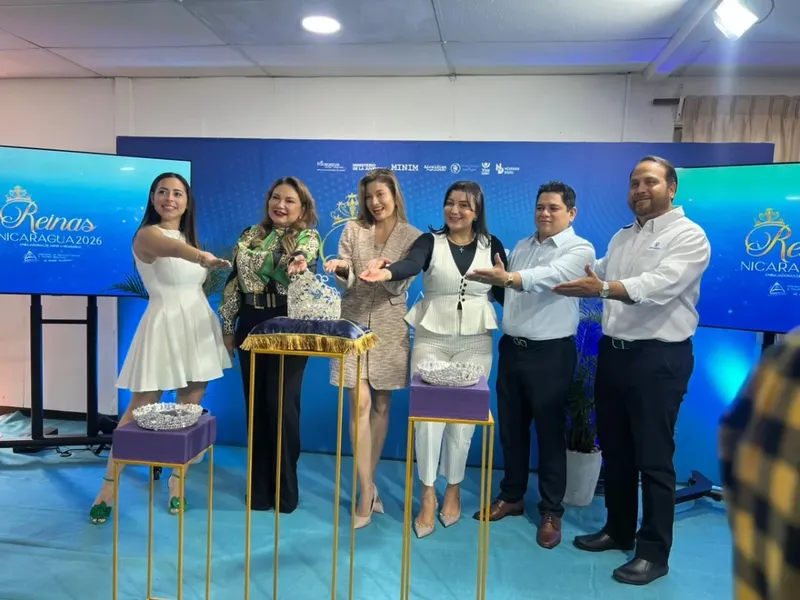 Presentan coronas y premios que otorgarán la Reina y Princesas Nicaragua