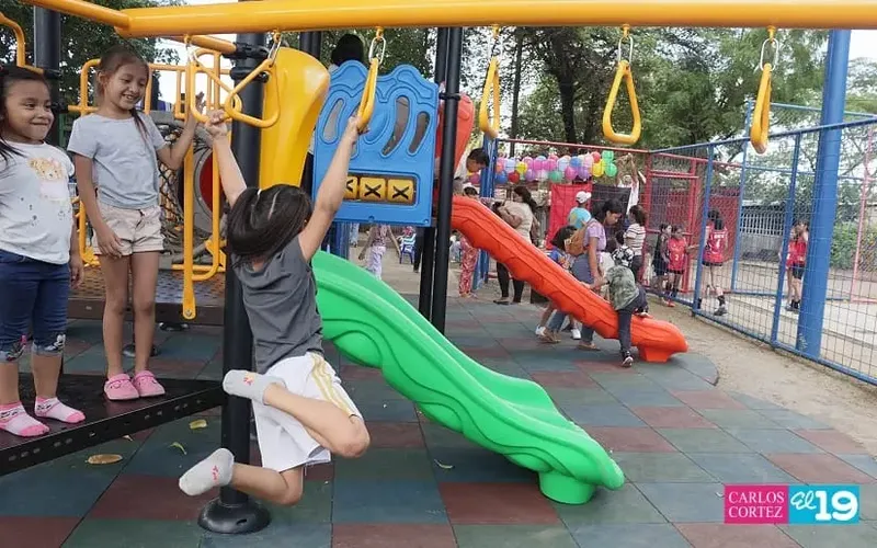 Familias del barrio Arlen Siu estrenan parque y canchas renovadas