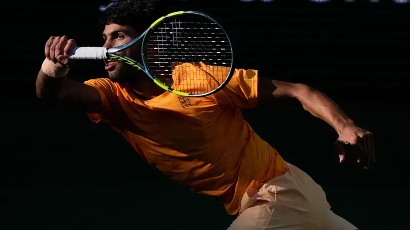 Carlos Alcaraz entrenó en NY entre ovaciones antes de defender su título en el US Open