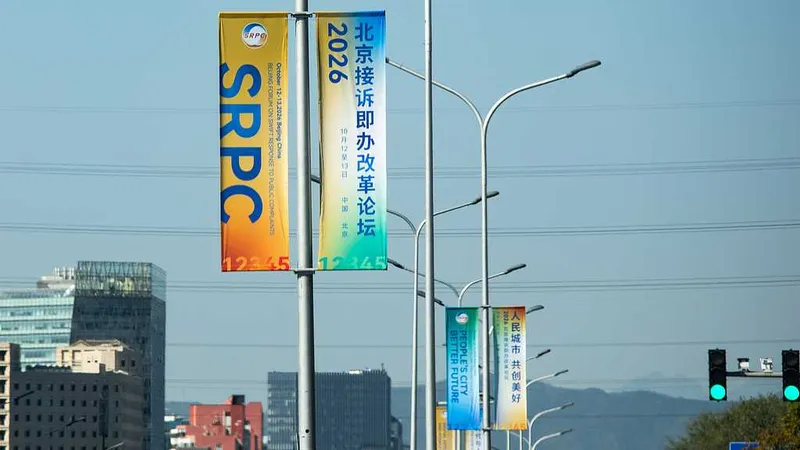 Cerca de 200 invitados conocen sobre la línea 12345 y elogian la gestión urbana de Beijing