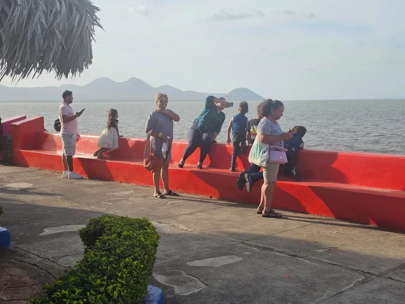 Familias disfrutan el fin de semana en el Puerto Salvador Allende