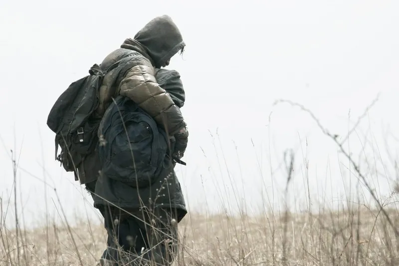 La genial adaptación de Cormac McCarthy es de las mejores películas de aventuras de todos los tiempos y está disponible en streaming