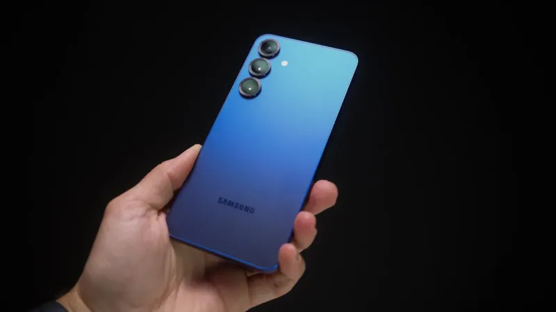 La Vuelta al cole de MediaMarkt y la oferta extra de la app dejan el Samsung Galaxy S25 a mínimos históricos