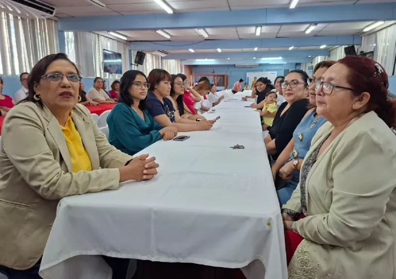 Protagonistas y madres ejemplares reciben emotivo homenaje en Universidad Héroes San José de las Mulas