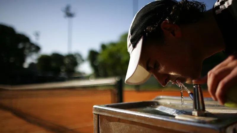 "Es ideológico": Milei privatiza el agua de Buenos Aires y pone en venta distintos proyectos