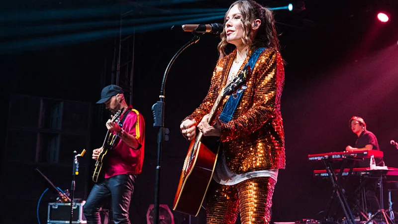 Ante la inminente separación de Jesse & Joy... Los fans se van con ella