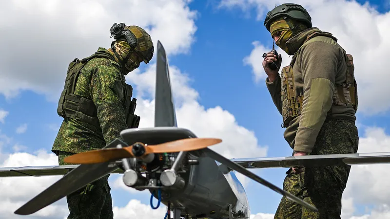 Rusia golpea sin pausa: fábricas, puertos y aeródromos de Ucrania bajo fuego durante una semana