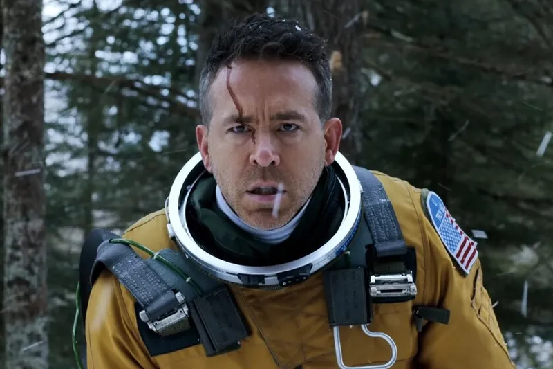 Ryan Reynolds une fuerzas con los directores de la mejor película de aventuras de los últimos años en el genial tráiler de 'Mayday'