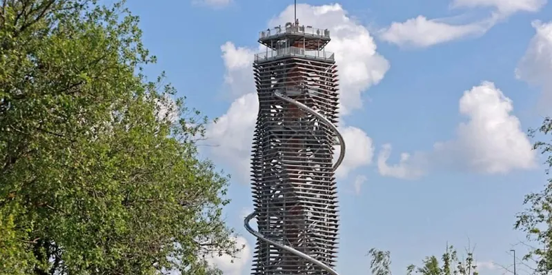 Misterio en una torre de 65 metros: investigan muerte de una familia en Alemania
