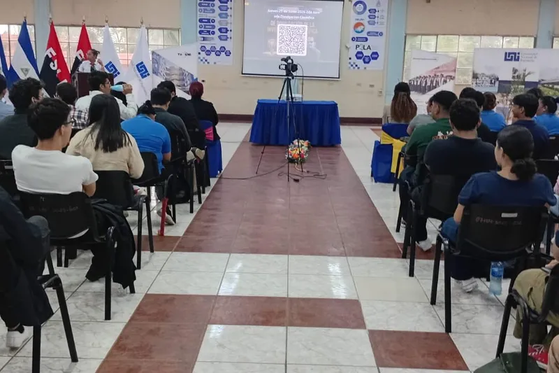 Estudiantes de ingeniería presentan proyectos para el país