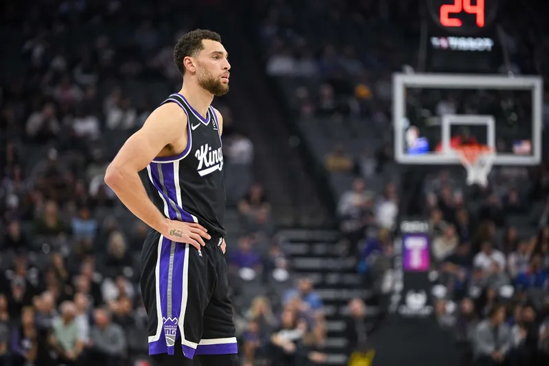 Zach LaVine asegura sus 49 millones