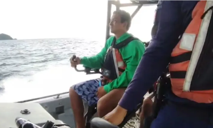 Rescatan con vida en aguas costarricenses a pescador nicaragüense quien naufragó hace una semana