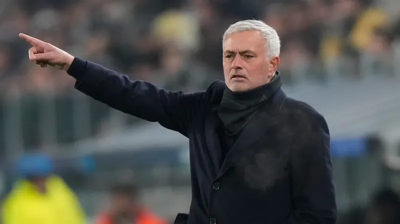 José Mourinho le lanza sus primeros dardos a Rodri