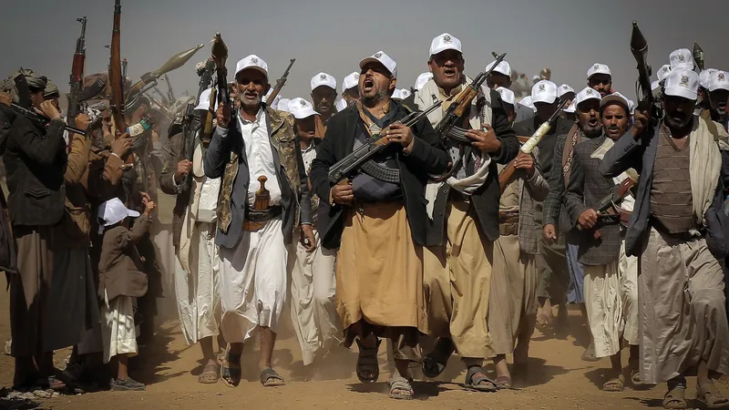 Los hutíes de Yemen atacan el aeropuerto de Riad e instalaciones petroleras, según su portavoz militar