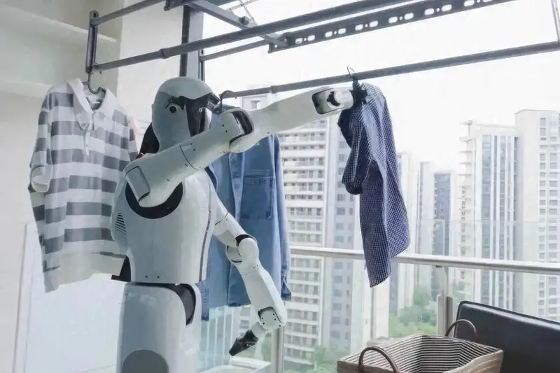 En China quieren que los robots humanoides hagan las tareas del hogar. El problema es que una casa no es una fábrica