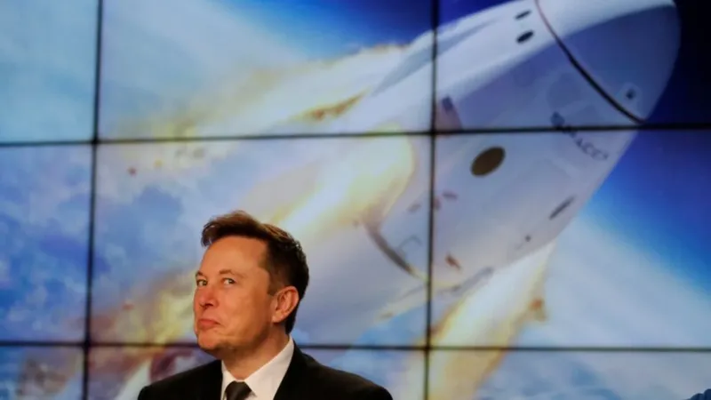 Elon Musk acaba de conseguir 40.000 millones de dólares para la IA de SpaceX. Y mientras prepara su siguiente gran apuesta, advierte de que cientos de empresas podrían desaparecer