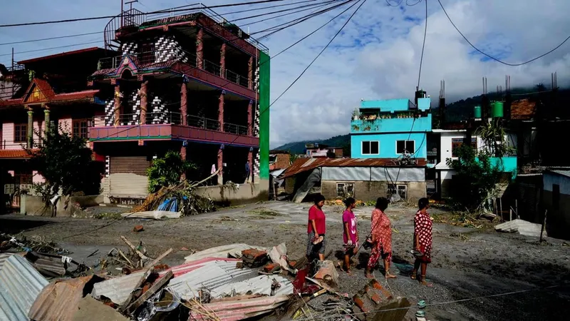 Aumenta a 359 el número de muertos por la riada en Nepal