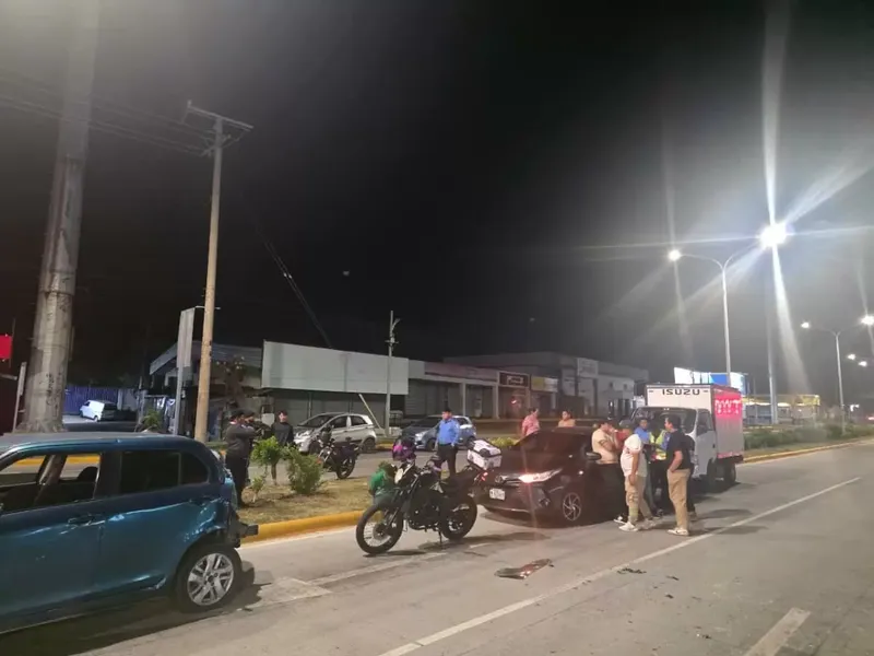 Ebrio provoca carambola en El Zumen y deja varios lesionados, entre ellos un niño