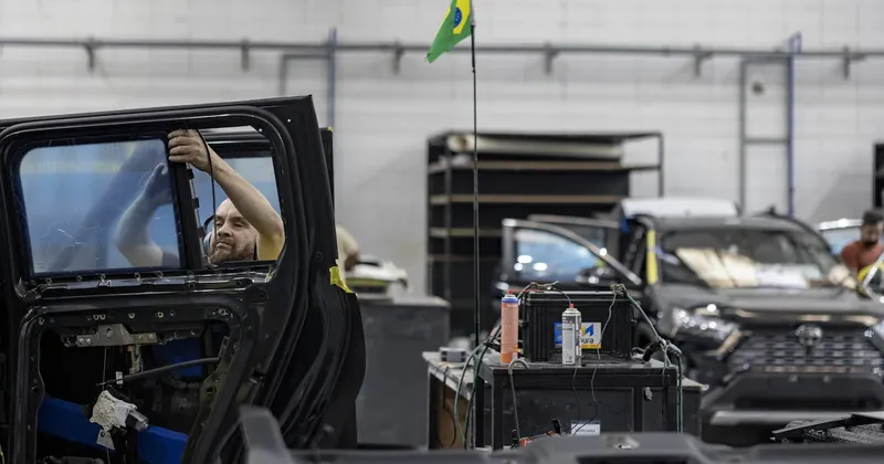 Flávio Bolsonaro cambia de postura y apoyará reducción de la jornada laboral en Brasil, propuesta clave de Lula