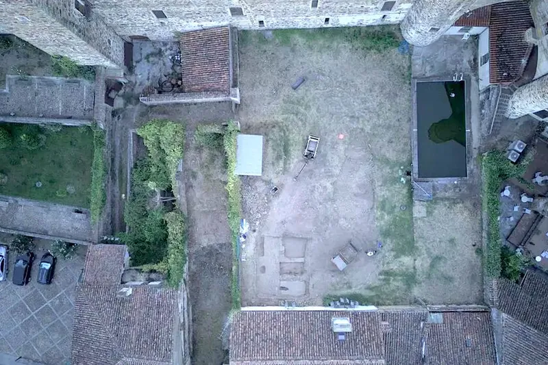 Descubren en un monasterio de Extremadura los restos del punto de reunión entre los Reyes Católicos y Cristóbal Colón