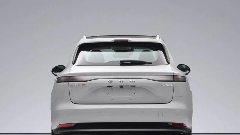 JAECOO, OMODA y BYD tienen un nuevo rival: GWM presenta el Ora 5 PHEV de 4,75 metros que costará menos de 30.000 €