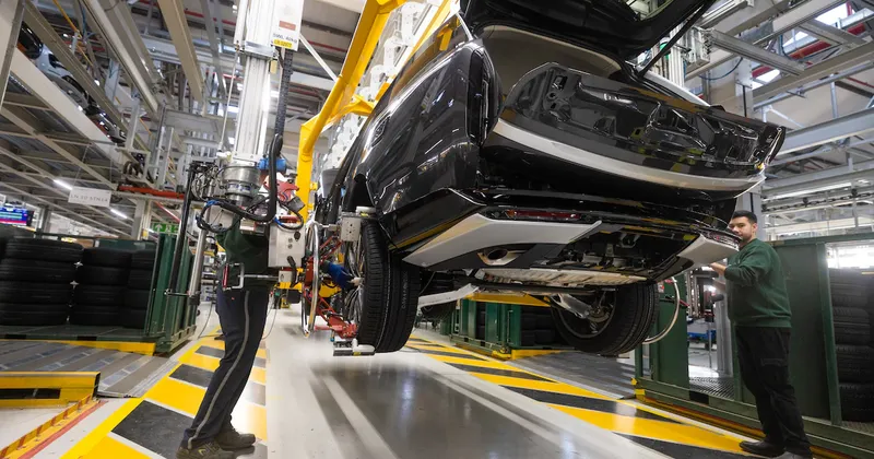 Jaguar Land Rover recortará empleos mientras busca ahorrar 1.700 millones de libras ante caída de ventas